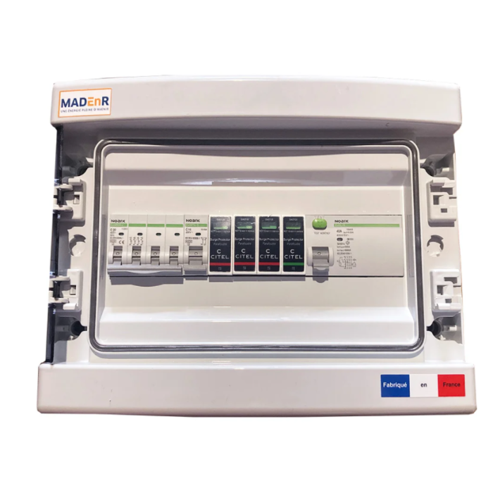 MadENR - Coffret de protection AC 9kW - 20A - avec parafoudre - triphasé main product photo